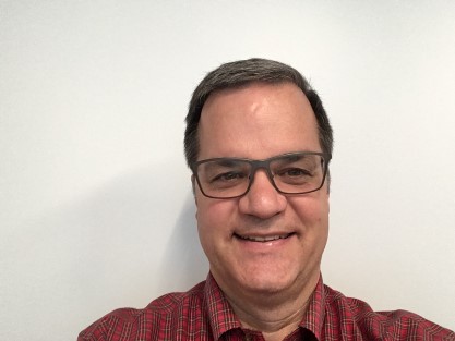 head shot of Tom Sandy